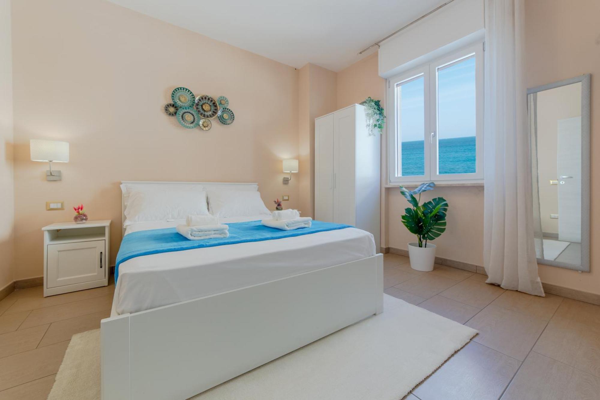 L'Affaccio Rooms - Lungomare Галлиполи Экстерьер фото