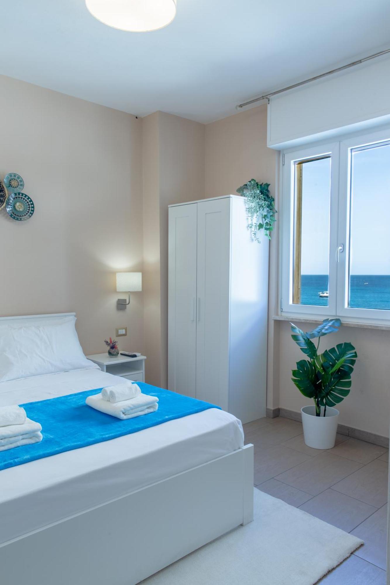 L'Affaccio Rooms - Lungomare Галлиполи Экстерьер фото